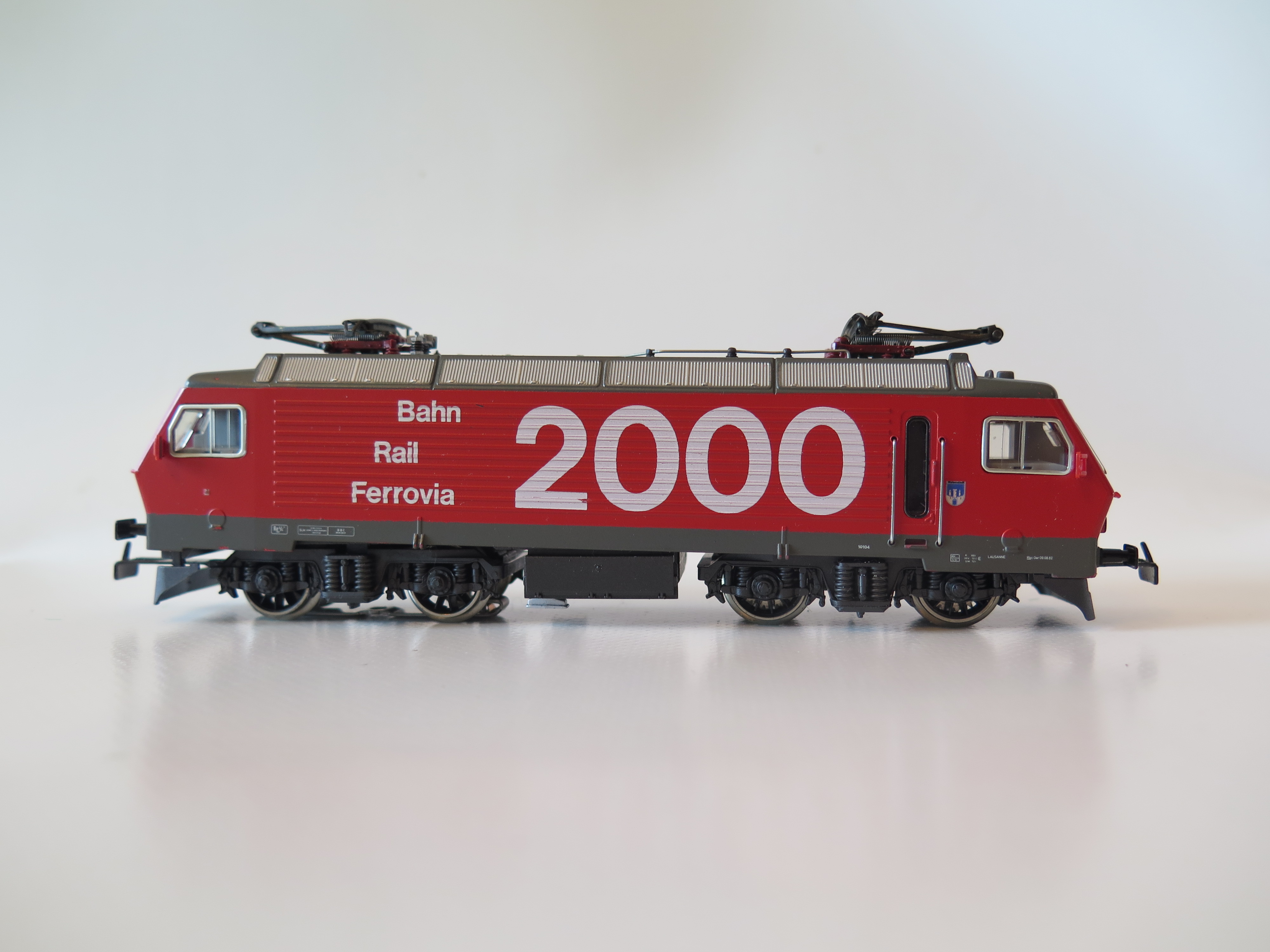 motrice BB suisse rouge, série Re 4/4 "Bahn - Rail - Ferrovia 2000" Digital HO