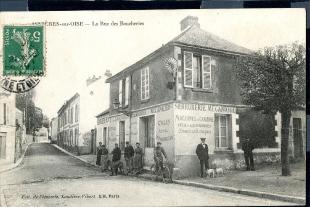 carte postale ancienne la rue des boucheries animée