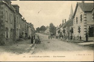 carte postale ancienne la celle sur loire vue générale du village